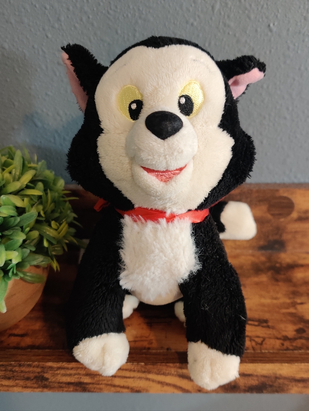 Disney Store Figaro Cat Plush Red Bow Pinocchio 7" Stuffed Animal Black Kitty